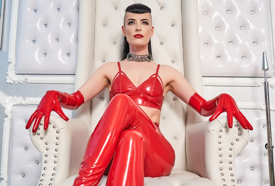 Domina Missy van Licks in Hof Galeriebild 14